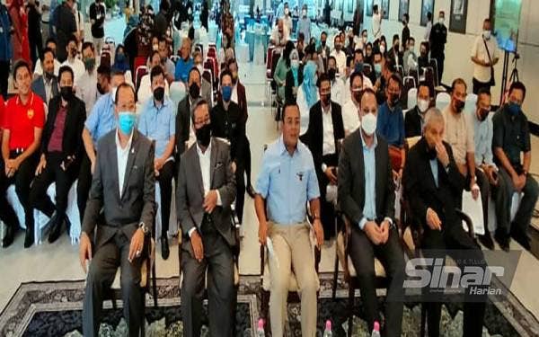 Amirudin ditemui pada Majlis Penyerahan LOI Pembangunan Kompleks Sukan Shah Alam di Bangunan Sultan Salahuddin Abdul Aziz Shah, di sini pada Jumaat.