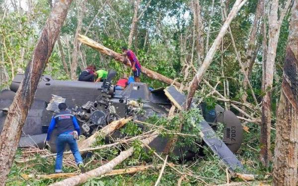 Sebuah helikopter dilaporkan terhempas di daerah Thepa di Songkhla. - Foto Wassana Nanuam