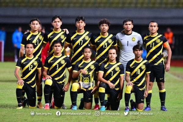Skuad B-19 tahun negara yang menyahut cabaran Kejuaraan AFF B-19 2022 di Indonesia. Foto: Football Association of Malaysia