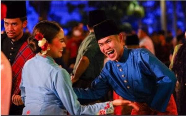 Pentas Seni Merdeka kembali menghidupkan suasana ibu kota melalui pengaktifan ruang awam dengan menjadikan 'Downtown KL' sebagai daerah budaya dan kreatif. - Foto Bernama