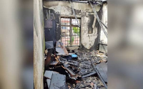 Kediaman Mohd Razali sekeluarga di Taman Desa Ixora musnah dalam kebakaran April lepas.