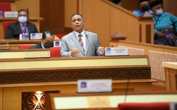 Saarani ketika membentangkan RUU Perbadanan Kemajuan Ekonomi Islam Negeri Perak (Pembubaran) 2022 pada Mesyuarat Kedua, Tahun Kelima DUN Perak ke-14 di Bangunan Perak Darul Ridzuan pada Selasa. - Foto Urusetia Dewan Negeri perak