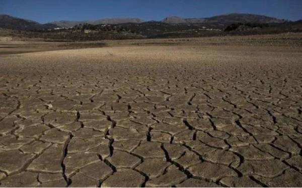 Britain dijangka menghadapi suhu sekitar 40 darjah Celsius di beberapa kawasan minggu ini. - Foto AP
