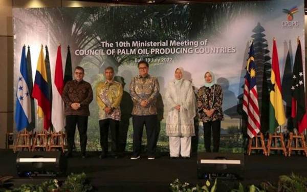 Zuraida pada majlis ke-10 Mesyuarat Peringkat Menteri Majlis Negara Pengeluar Minyak Sawit (CPOC) di Bali, Indonesia pada Selasa.