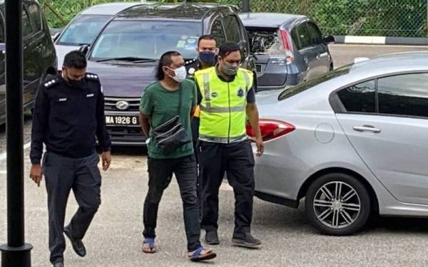 Berdasarkan pertuduhan, lelaki itu mengaku secara sedar membuat dan memulakan penghantaran komunikasi yang jelik di YouTube dengan niat untuk menyakitkan hati orang lain.