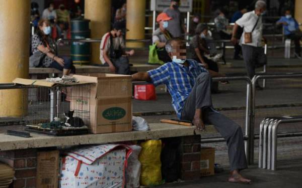 Penyelesaian holistik diperlukan bagi memperbaiki taraf kehidupan golongan miskin tegar. - Foto Bernama