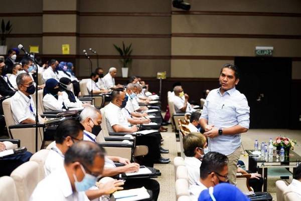 Mohd Radzi ketika memberi ucapan dalam siri kedua Konvensyen PPD di Institut Aminuddin Baki, Bandar Enstek, Negeri Sembilan pada Khamis.