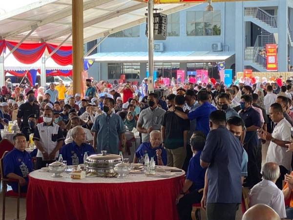 Suasana meriah sepanjang program ‘bekwoh’ sempena Jelajah Aspirasi Keluarga Malaysia di YKK Peringat, Kota Bharu pada Sabtu.