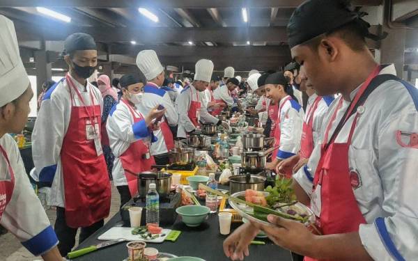 Sebahagian peserta yang menyertai program itu.