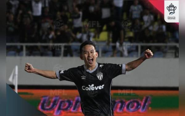 Faiz meraikan jaringannya ketika menentang Kuching City dalam aksi suku akhir Piala FA di Stadium Sultan Mizan Zainal Abidin sebentar tadi. - Foto FB MFL