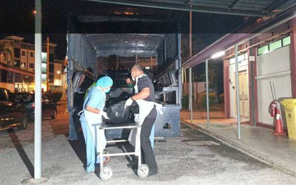 Semua mayat dibawa ke Bilik Mayat Hospital Gerik bagi proses bedah siasat.