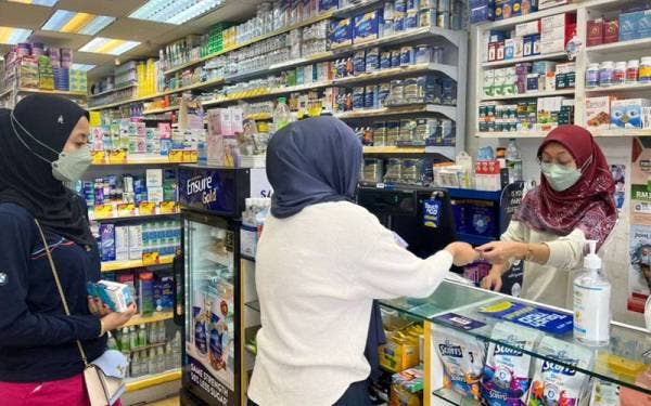 Tinjauan Sinar Harian di beberapa farmasi sekitar Shah Alam mendapati kebanyakannya telah kehabisan kit ujian kendiri influenza.