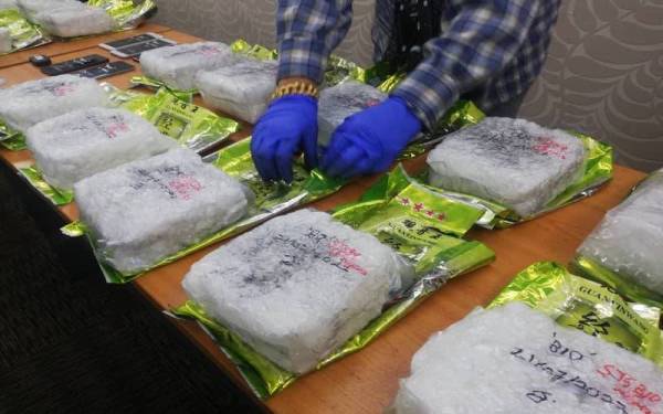 Polis Perak berjaya merampas dadah dianggarkan seberat 20.7 kilogram dengan tertangkapnya suami isteri pada Khamis lepas.
