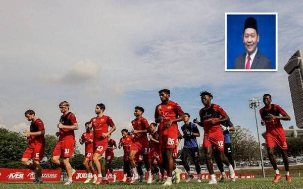 Barisan pemain Selangor FC giat berlatih. (Gambar kecil: Mohd Khairuddin Othman)