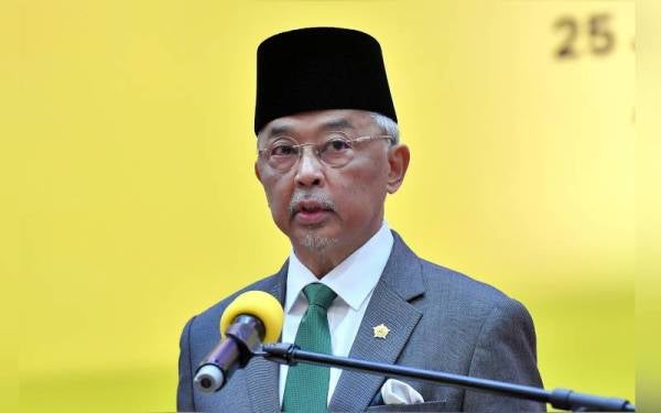 Al-Sultan Abdullah berkenan menyampaikan Titah Diraja pada Majlis Pemasyhuran Universiti Islam Pahang Sultan Ahmad Shah (UniPSAS) hari ini. - Foto Bernama