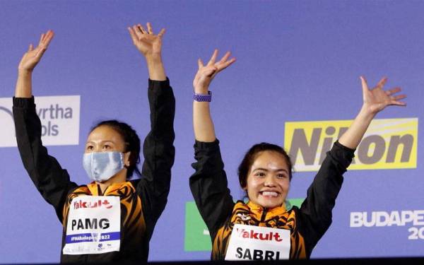 Pandelela (kiri) dan Dhabitah menjadi sandaran meraih emas pada Sukan Komanwel Birmingham 2022.