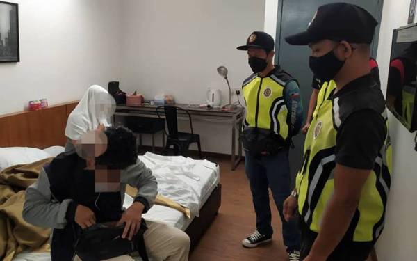 Pasangan itu mengaku berkenalan menerusi sebuah aplikasi pornografi di media sosial sebelum berjanji bertemu di sebuah hotel di Kulim.