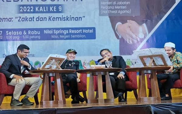 Hamizul (dua dari kanan) pada Wacana al-Quran Tangani Kemiskinan: Sejauh Mana Zakat Mampu?