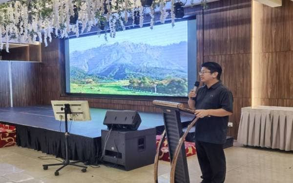 Ewon ketika berucap pada Majlis Makan Malam Bersama UPKO Labuan di Labuan.