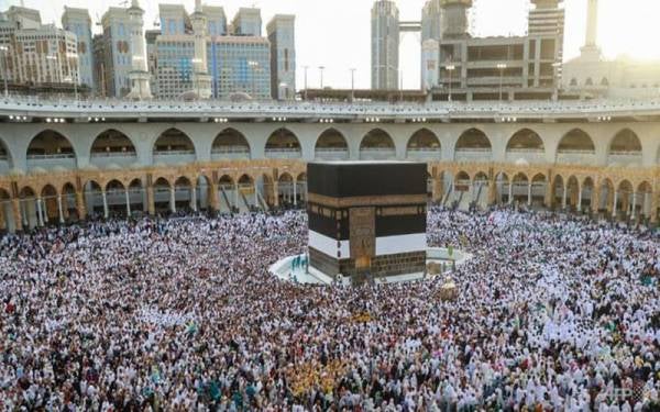 Arab Saudi membatalkan skim umrah tuan rumah mulai tahun ini. - Foto AFP