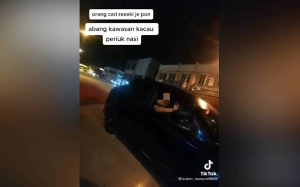 Klip video rakaman tular peniaga wanita dimarahi lelaki tidak dikenali di Parit Raja.
