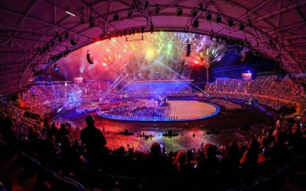 Majlis Perasmian Sukan Komanwel Birmingham 2022 di Stadium Alexander pada Khamis dimeriahkan dengan persembahan bunga api.
Kontinjen Malaysia diwakili oleh 162 orang membabitkan 104 atlet, 44 pegawai dan 13 kakitangan, dengan sasaran membawa pulang enam pingat emas. - Foto Bernama