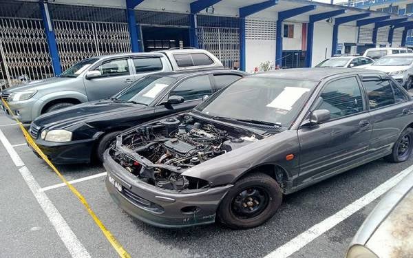 Antara kenderaan yang dirampas menerusi beberapa tangkapan yang dijalankan sejak 1 Julai lalu, di IPD Klang Selatan, Klang pada Jumaat.
