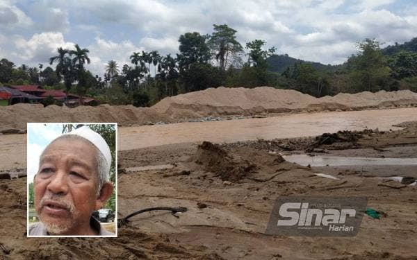 Pasir yang dikorek dilonggokkan di tebing Sungai Kupang sejak kejadian banjir dan kepala air 4 Julai lalu. Gambar kecil: Abd Rahman