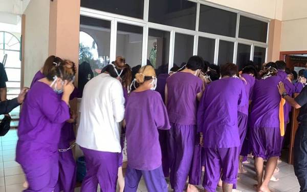 Kesemua tertuduh mengaku bersalah di Mahkamah Majistret Manjung pada Jumaat atas pertuduhan melakukan penipuan secara dalam talian membabitkan tawaran pekerjaan tidak wujud.