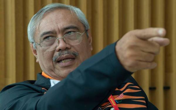Ketua Kontinjen Malaysia (CDM) ke Sukan Para ASEAN Md Nor Azam Ariffin bercakap ketika temu ramah persediaan atlet para negara menjelang Kejohanan Sukan Para ASEAN 2022 Solo, pada Jumaat. - Foto Bernama