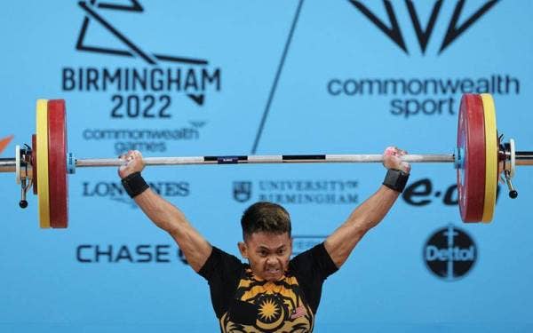 Mohamad Aniq menyumbang emas pertama negara selepas berjaya mengalahkan atlet dari India dan Sri Langka dengan mata 249kg. - Foto Bernama