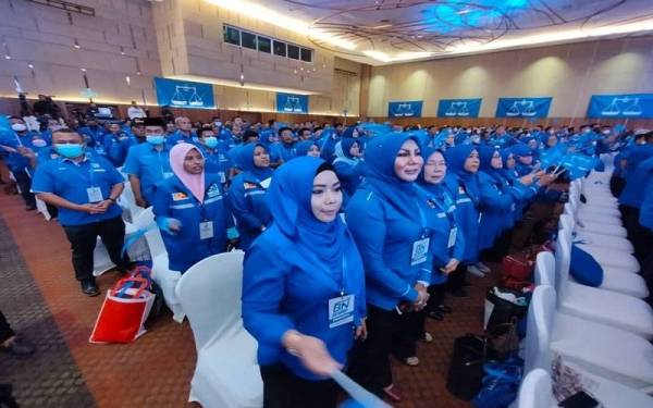 Ahli Wanita UMNO dan BN yang hadir pada Konvensyen BN Selangor pada Ahad.