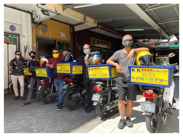 Perkhidmatan penghantaran makanan menggunakan jenama KK Beaufort Restoran @ Hilltop menerusi pakej Maxis Cloud POS Lite.