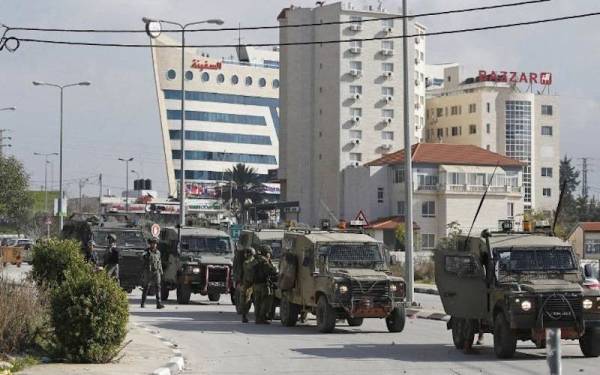 Israel membekukan lagi sebahagian hasil cukainya kepada pihak berkuasa Palestin. - Foto AFP