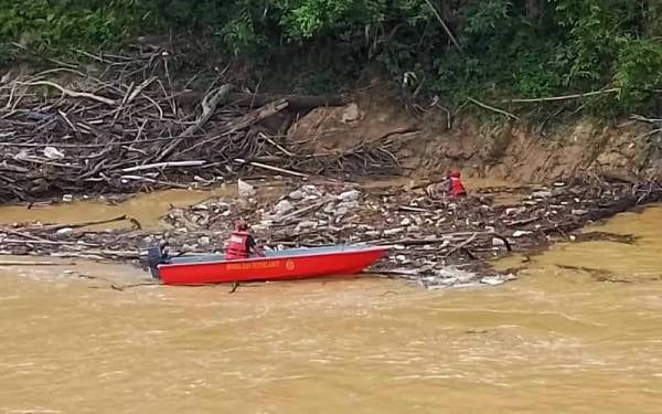 Operasi mencari dan menyelamat mangsa dijalankan.