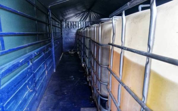 Tangki simpanan yang terdapat dalam lori berkenaan.