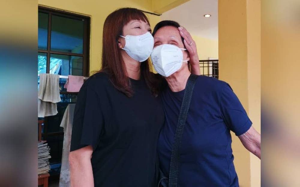 Yee Cheng bersama anak perempuannya, Gillian Ng.