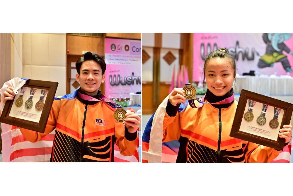 Cheong Wan dan Tammy Tan bergambar bersama pingat emas yang dimenangi mereka dalam acara gunshu individu lelaki dan jianshu individu wanita.
