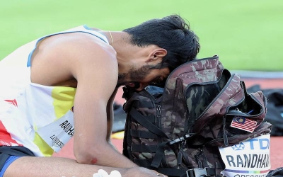 Nauraj kelihatan kecewa selepas gagal melepasi ketinggian 2.10 meter dalam tiga percubaan sekali gus tersingkir dalam pusingan akhir di Stadium Alexander. FOTO: Bernama