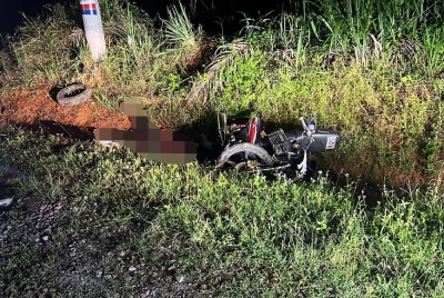 Mangsa parah selepas melanggar seekor gajah di Jalan Kota Tinggi-Kluang berhampiran Taman Seri Impian, Kluang pada malam Khamis.