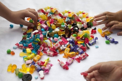 Calon yang mengisi jawatan itu nanti hanya perlu merasai lebih 3,500 gula-gula termasuk meluluskan produk yang dikeluarkan syarikat. - Foto Agensi