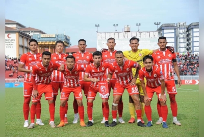 Pemain Kelantan FC yang diturunkan ketika berdepan Skuad Projek FAM-MSN dalam aksi Liga Premier di Stadium Sultan Muhammad IV, Kota Bahru pada Jumaat. - Foto TRW Kelantan FC