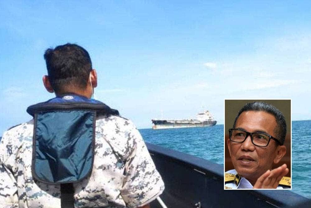 Operasi khas Maritim berjaya mengesan pergerakan masuk sebuah bot fiber dari negara jiran pada kedudukan 2.26 batu nautika barat laut muara Kuala Perlis sekitar jam 1.42 pagi. (Gambar kecil: Mohd Zubil)