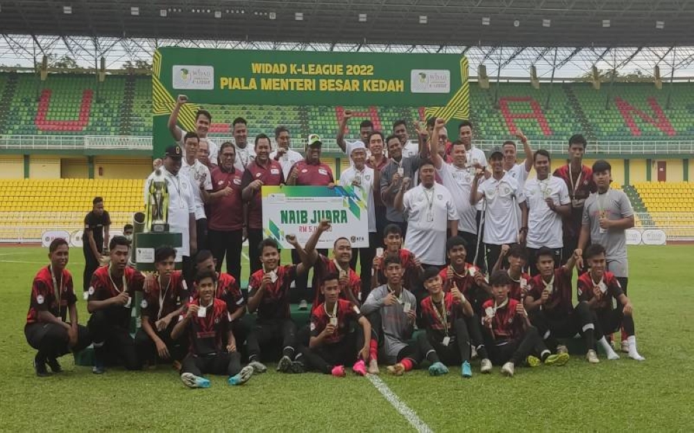 Pengkalan Kundor naib juara Piala Menteri Besar Kedah 2022 membawa pulang hadiah RM5,000. - Foto KFA