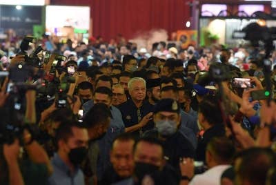 Perdana Menteri, Datuk Seri Ismail Sabri Yaakob (tengah) ketika hadir pada Majlis Perasmian Pameran Pertanian, Hortikultur dan Agro-Pelancongan Malaysia (MAHA) 2022 di MAEPS pada Sabtu. - Foto Bernama