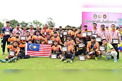 Skuad bola sepak AUG 2022 negara berjaya meraih pingat perak selepas tumpas 1-2 kepada Thailand pada Jumaat.