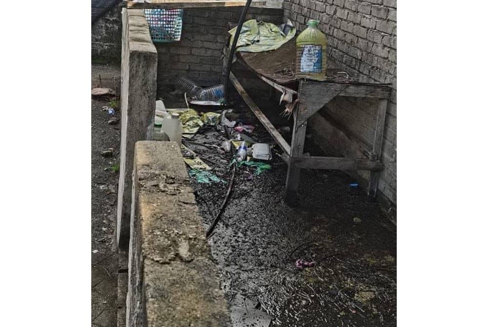 Keadaan premis yang kotor.