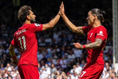 Salah (kiri) dan Nunez meraikan gol jaringan masing-masing ketika berdepan Fulham. - Foto This Is Anfield
