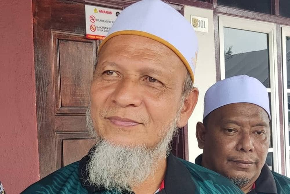 Mohamad Yaakob (depan).