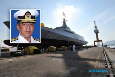 Pelancaran LCS TLDM di Lumut, Perak pada 2017 merupakan kapal sebenar yang sedang dalam proses pembinaan. (Gambar kecil: Ahmad Kamarulzaman)